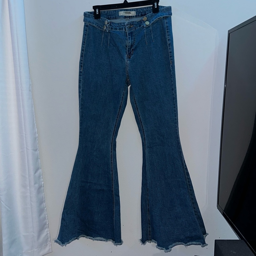 ROCK & ROLL COWGIRL WOMEN'S HIGH RISE DOUBLE BUTTON BELL BOTTOM JEANS
